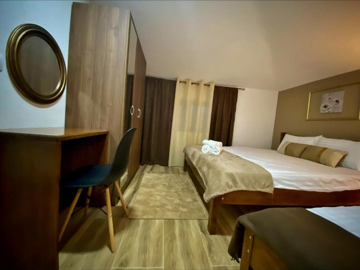 Clarina All Seasons Rooms & Apartments ครูเชโว ภายนอก รูปภาพ